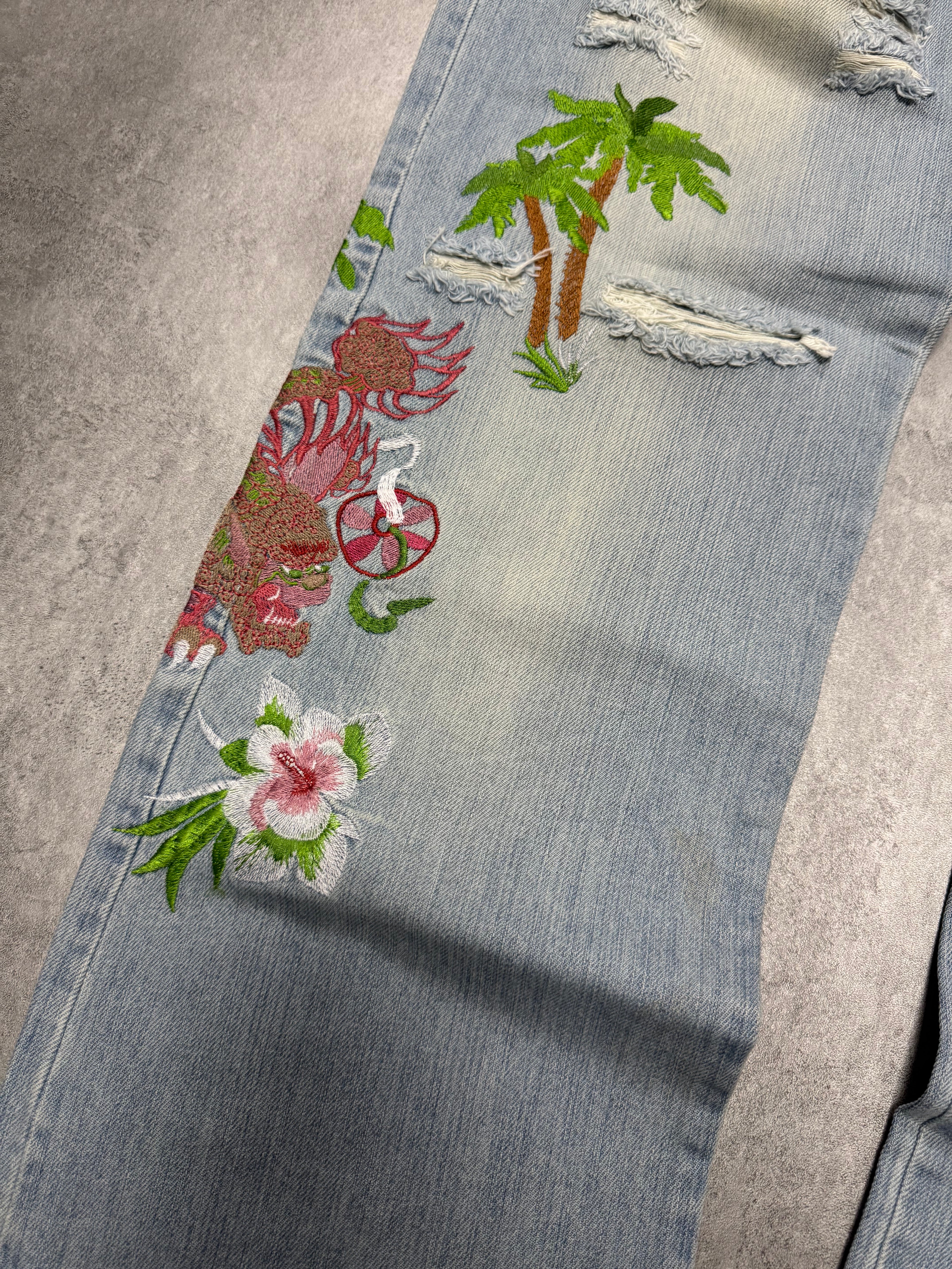 SS2006 Dolce & Gabbana Haiwai Honolulu Embroideries Distressed Denim Jeans