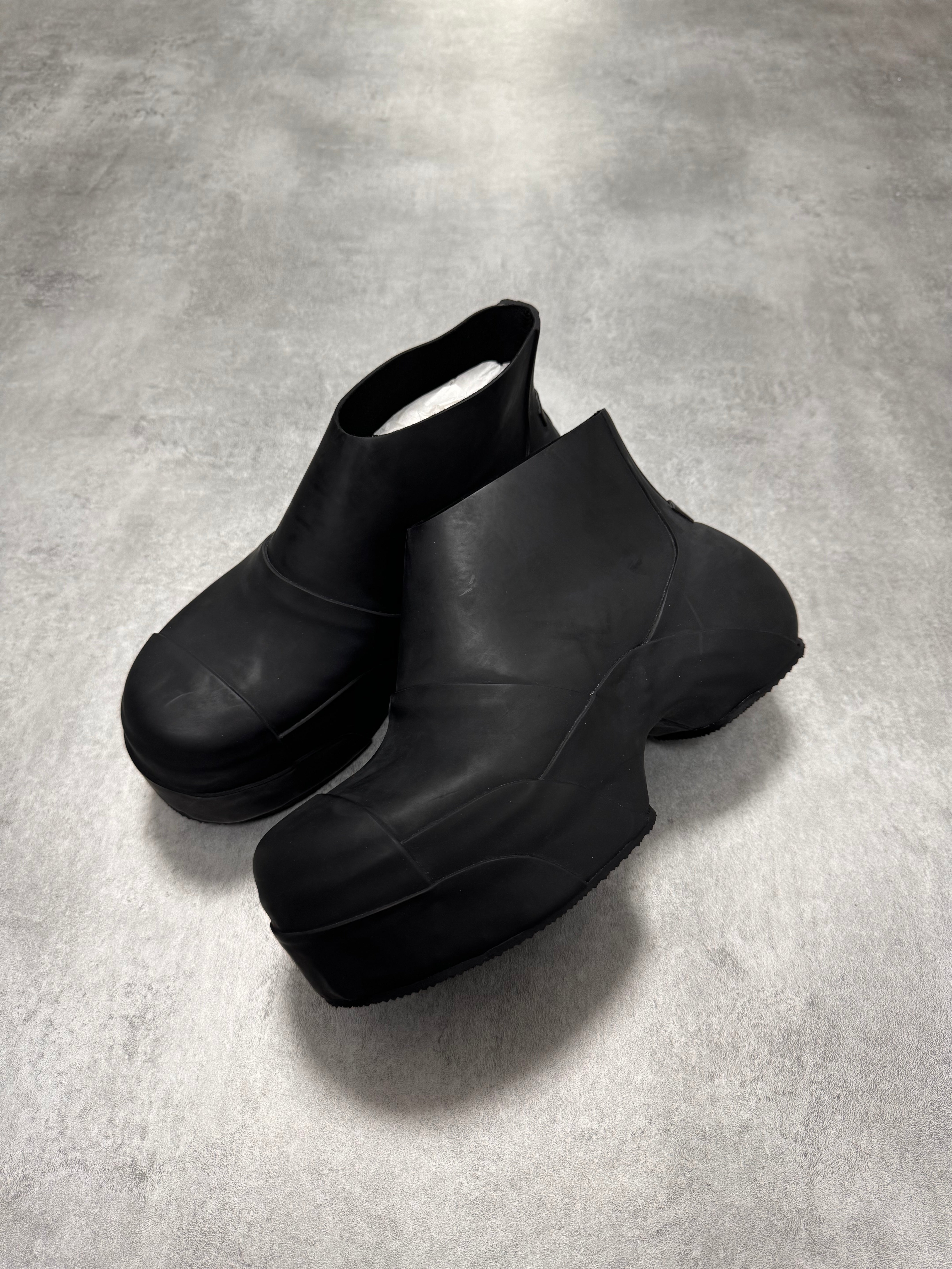 SS2023 Givenchy Show Rubber Rain Low Boots – Dolce Vita Hub