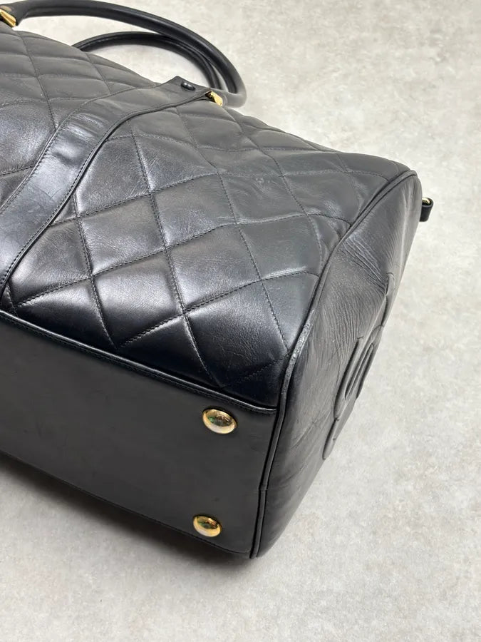 1960s Chanel Boston Black Quilted Lambskin Travel Bag  AyCAOwP 10