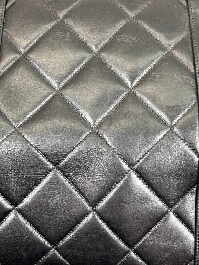 1960s Chanel Boston Black Quilted Lambskin Travel Bag  AyCAOwP 14