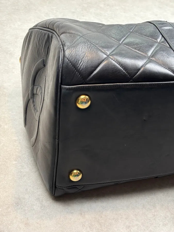 1960s Chanel Boston Black Quilted Lambskin Travel Bag  AyCAOwP 15