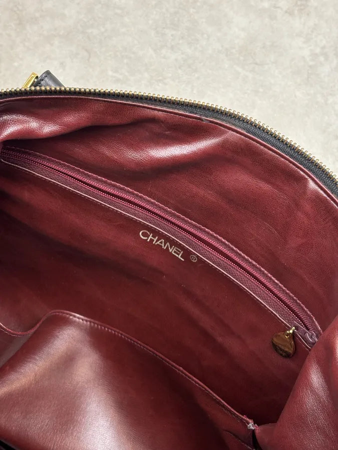 1960s Chanel Boston Black Quilted Lambskin Travel Bag  AyCAOwP 19