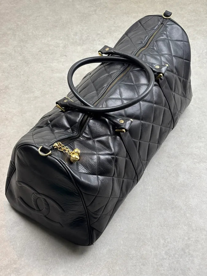 1960s Chanel Boston Black Quilted Lambskin Travel Bag  AyCAOwP 4