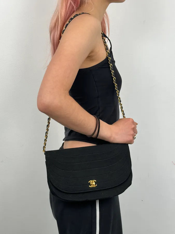 2000s Chanel Black Classic Half Moon Crossbody Bag yLsqsMF 1
