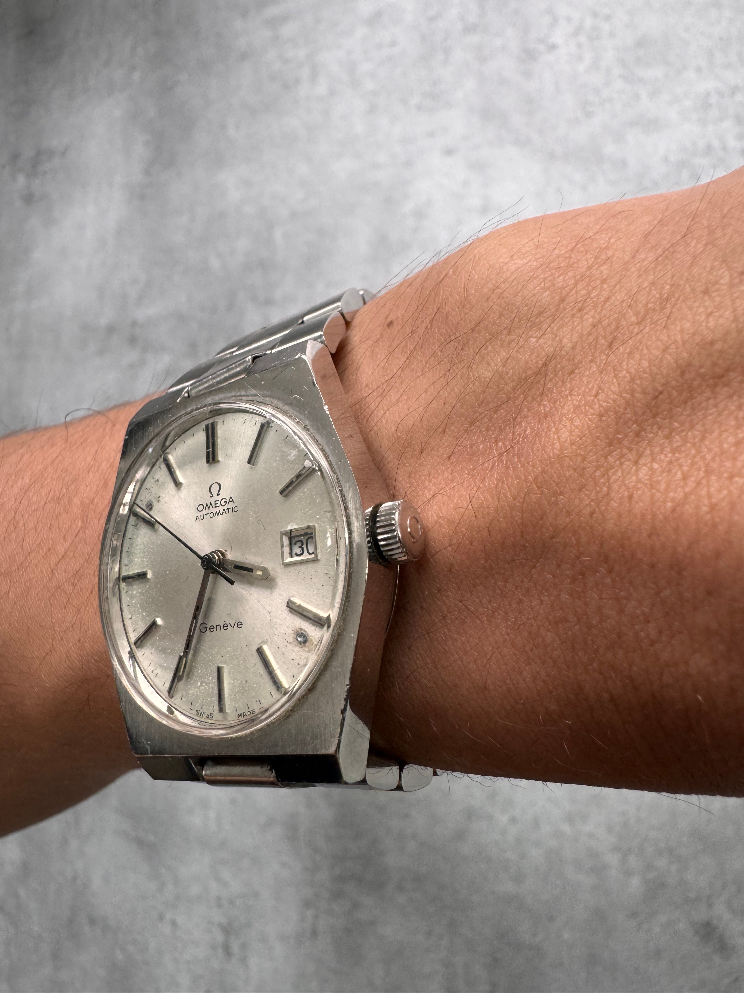 1972 Omega Genève Automatic Date Grey Dial 166.099 Watch (OS)