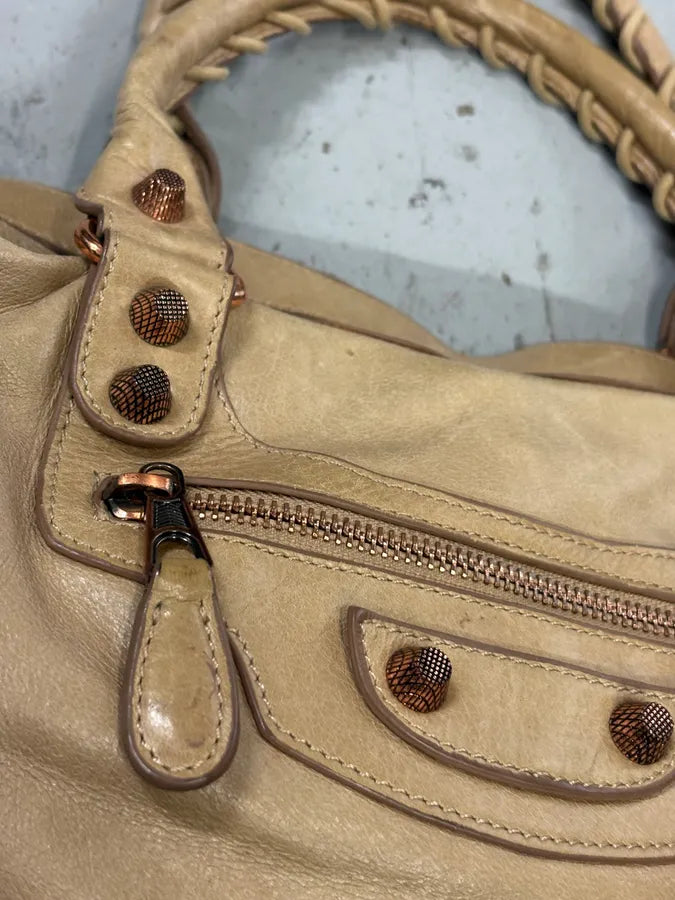 2000s Balenciaga Beige Leather City Bag Studded Hardware Shoulder Bag noBHafk 8