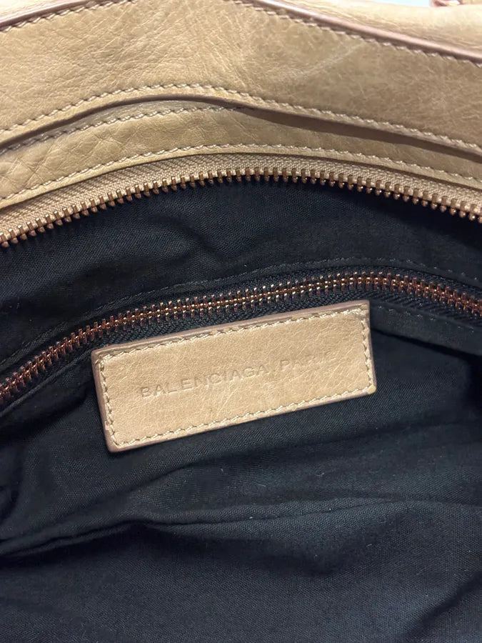 2000s Balenciaga Beige Leather City Bag Studded Hardware Shoulder Bag noBHafk 11