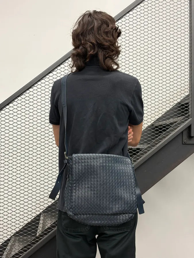 2000s Bottega Veneta Navy Woven Leather Crossbody Bag DFVvycL 2
