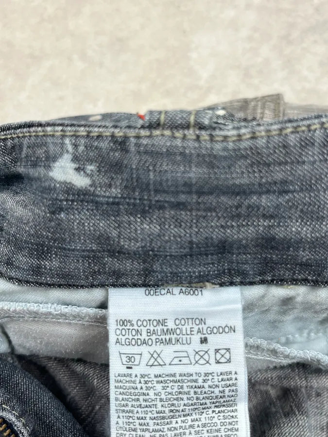 2000s Diesel Grey Tones Painted Denim Jeans RIAtZrg 13