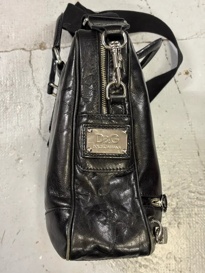 2000s Dolce & Gabbana Black Leather Minimalist Shoulder Bag qTCsHWd 6