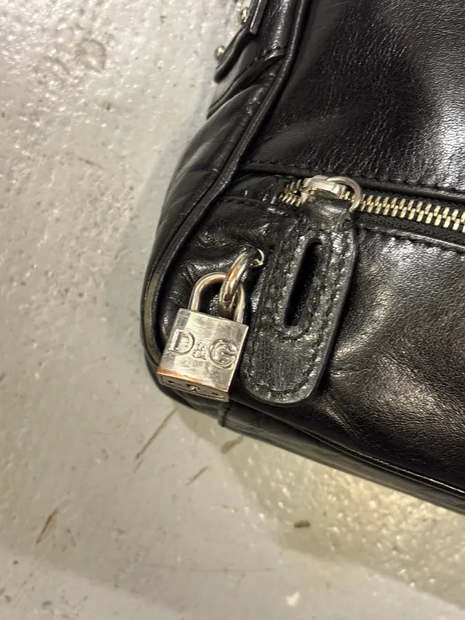 2000s Dolce & Gabbana Black Leather Minimalist Shoulder Bag qTCsHWd 5