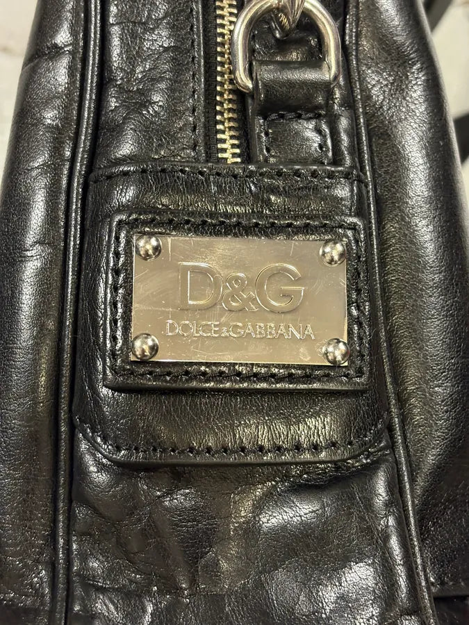 2000s Dolce & Gabbana Black Leather Minimalist Shoulder Bag qTCsHWd 7
