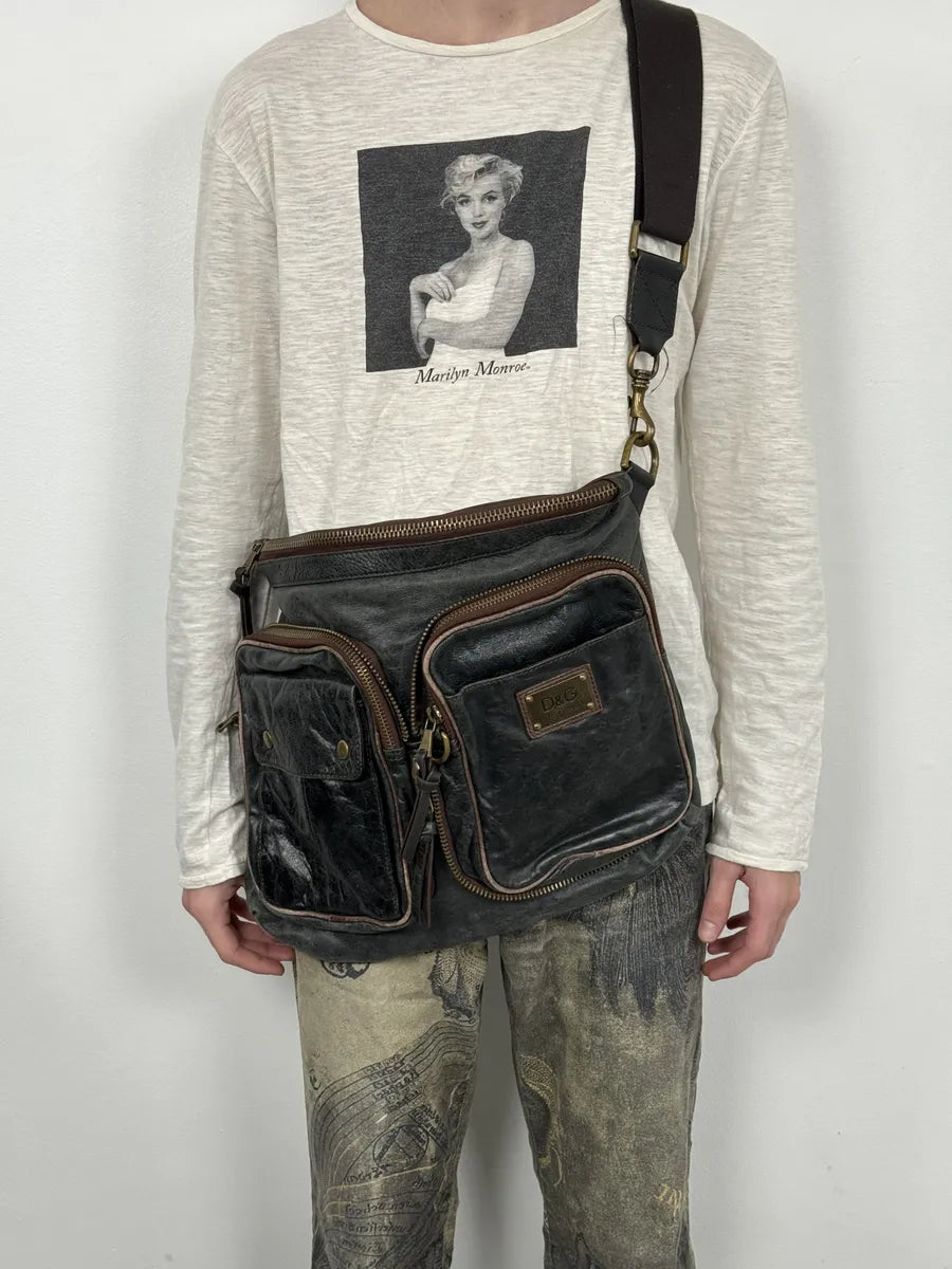 2000s Dolce & Gabbana Black Leather Zip Cargo Shoulder Bag ldKPMNO 0