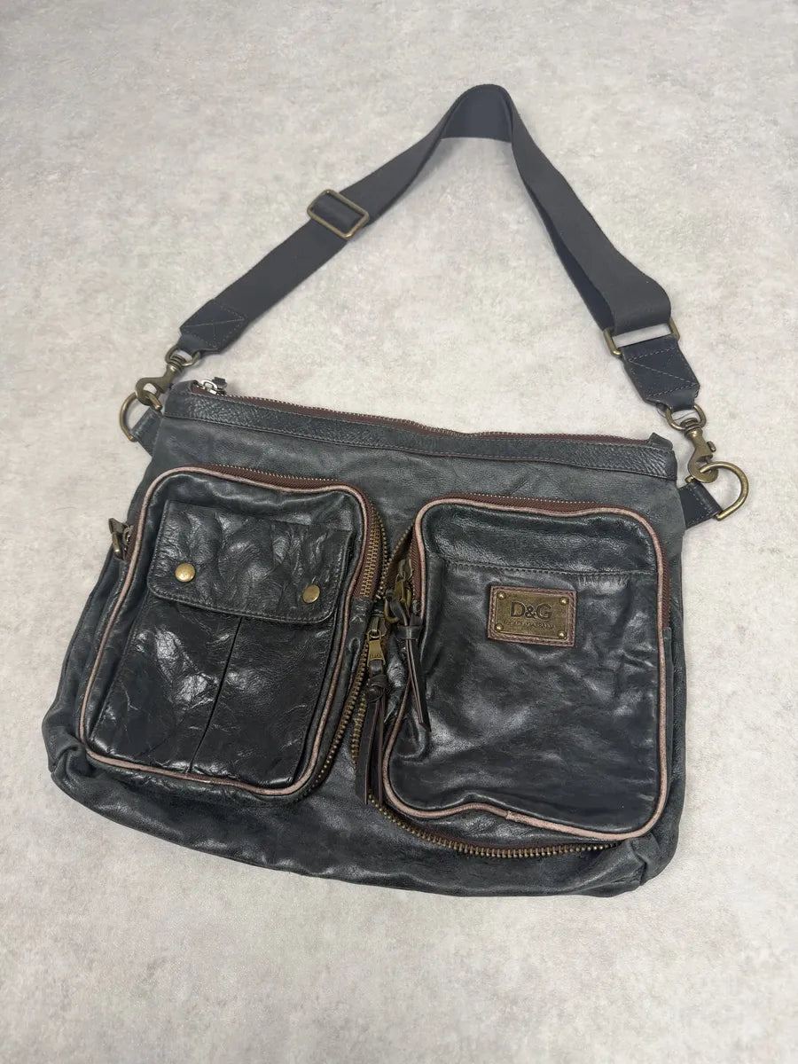 2000s Dolce & Gabbana Black Leather Zip Cargo Shoulder Bag ldKPMNO 3