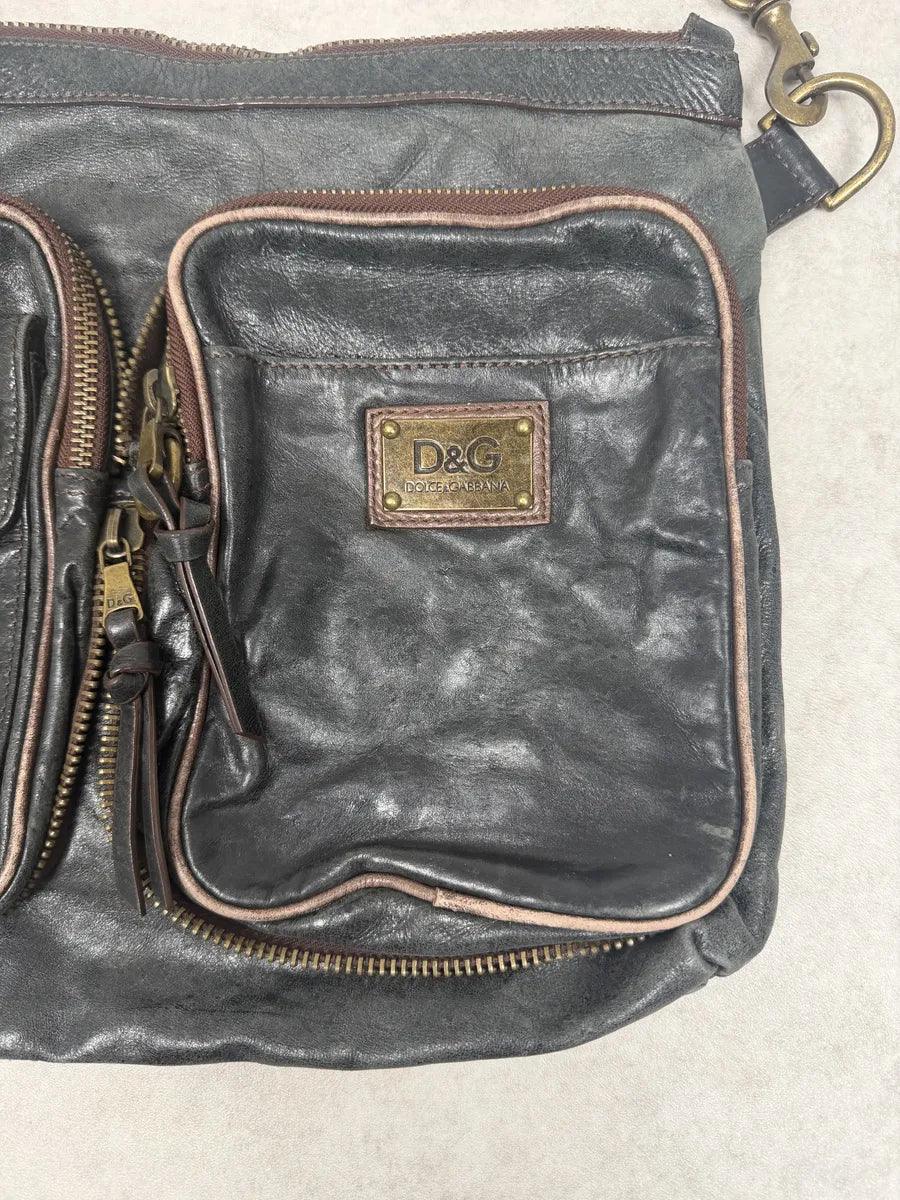 2000s Dolce & Gabbana Black Leather Zip Cargo Shoulder Bag ldKPMNO 4
