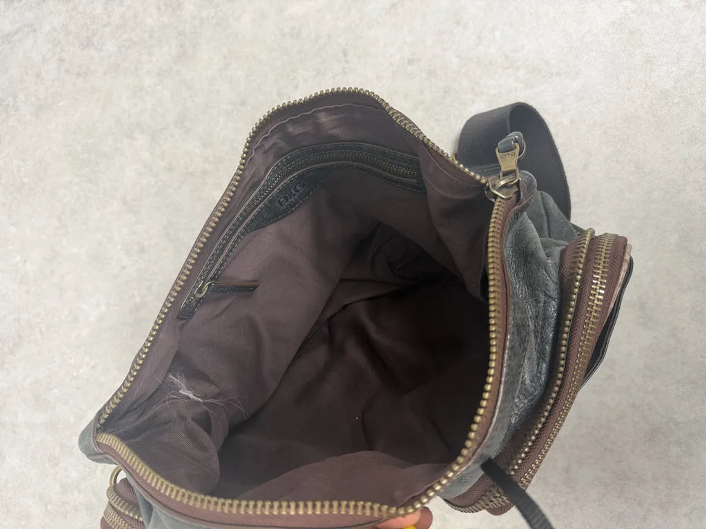 2000s Dolce & Gabbana Black Leather Zip Cargo Shoulder Bag ldKPMNO 5