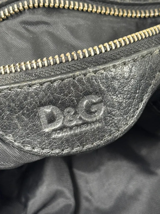 2000s Dolce & Gabbana Black Multi-Pocket Nylon Crossbody Bag ADDOTrL 10