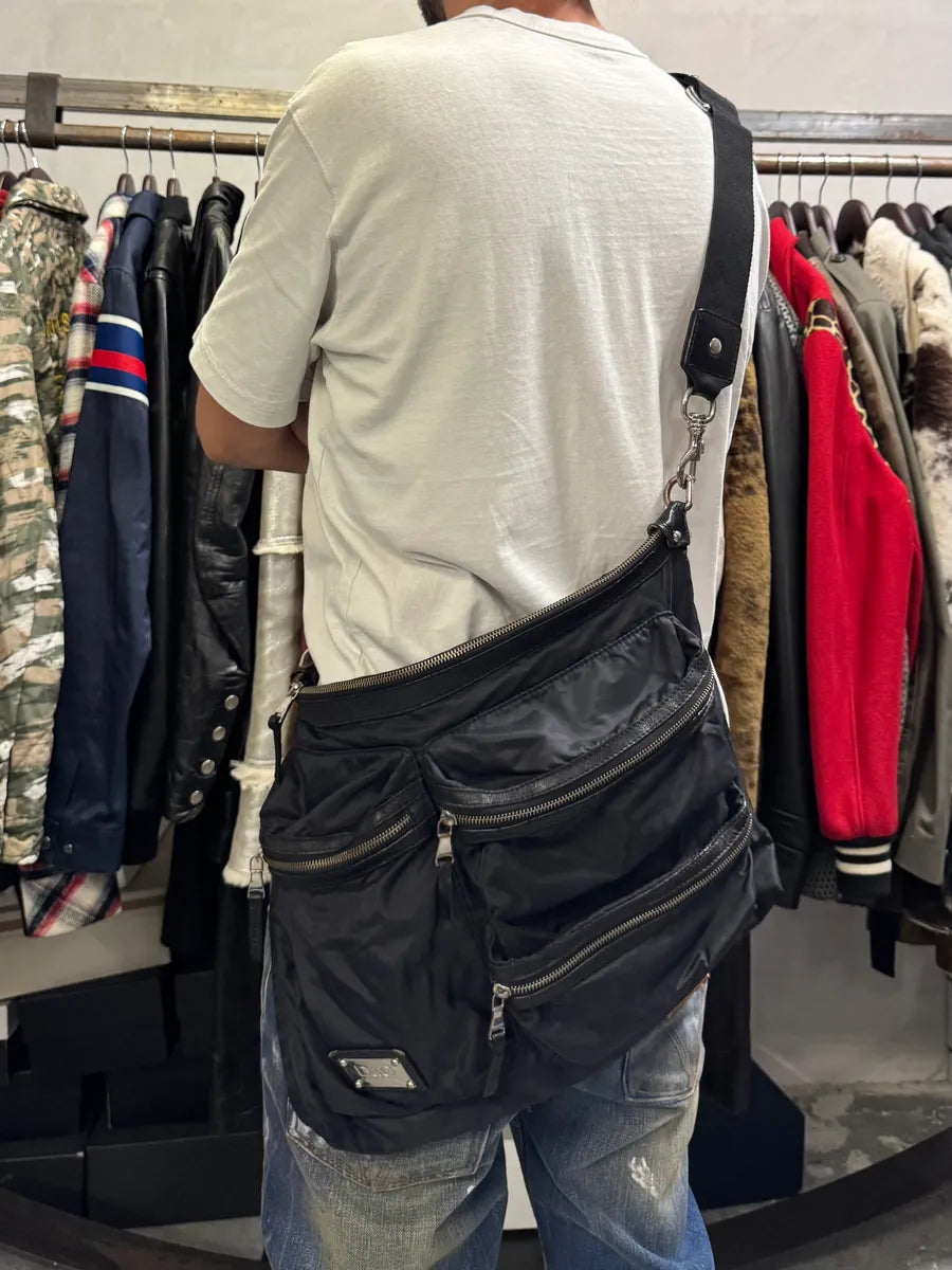 2000s Dolce & Gabbana Black Utility Shoulder Bag ybKCvls 1