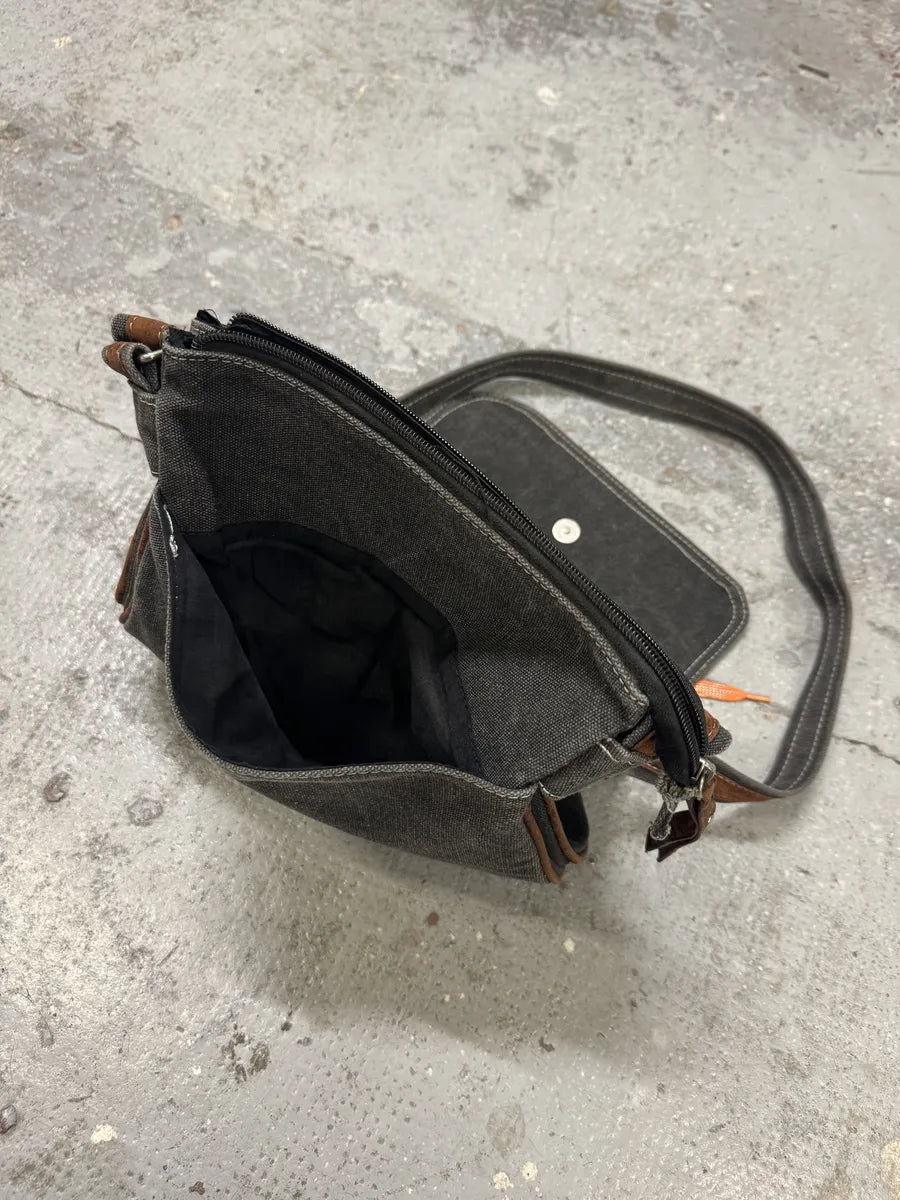 2000s Dolce & Gabbana Converse Trompe L’Oeil Leather Shoulder Bag DLkVBdw 10