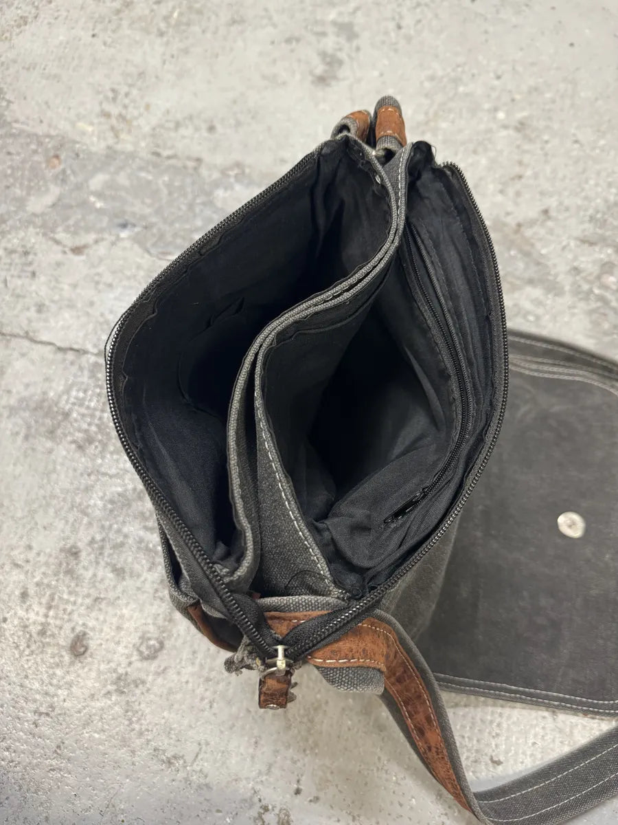 2000s Dolce & Gabbana Converse Trompe L’Oeil Leather Shoulder Bag DLkVBdw 11