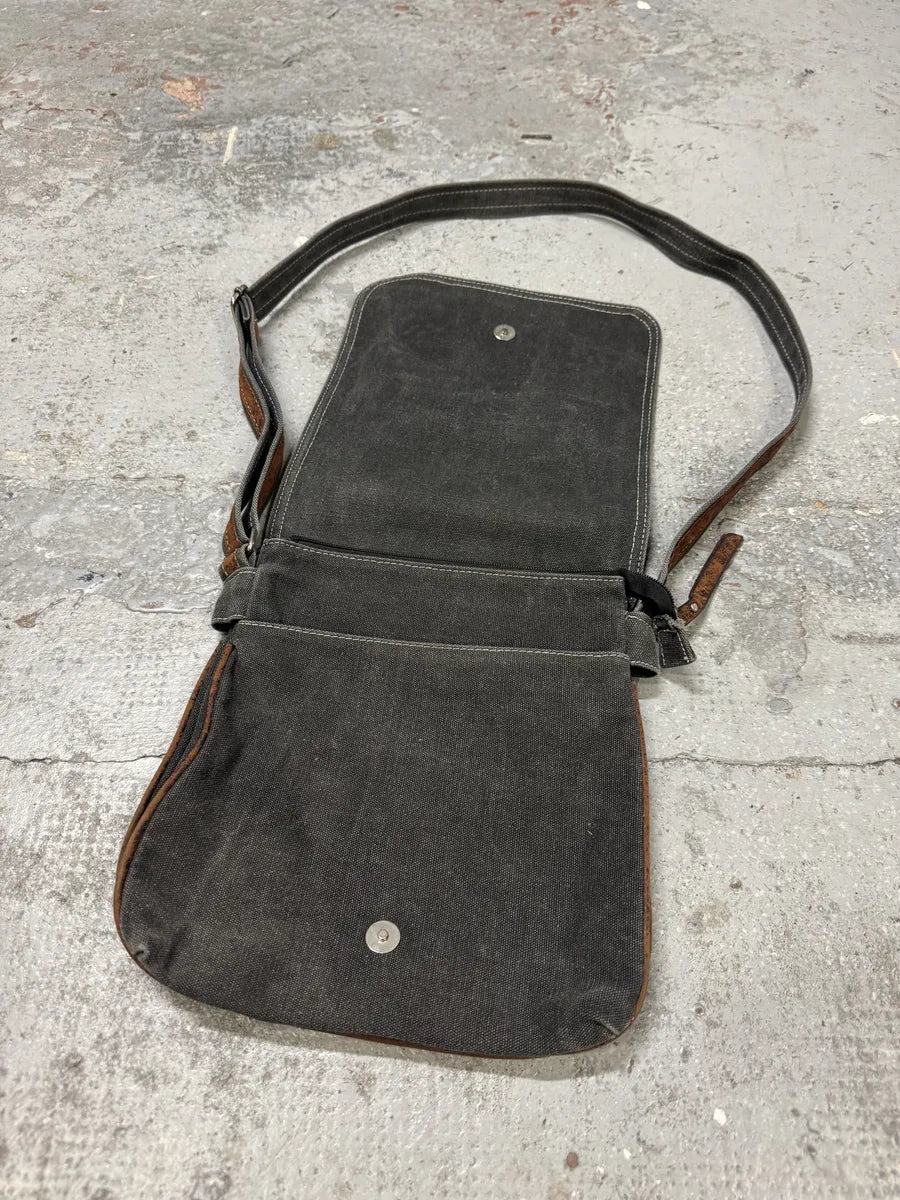 2000s Dolce & Gabbana Converse Trompe L’Oeil Leather Shoulder Bag DLkVBdw 3