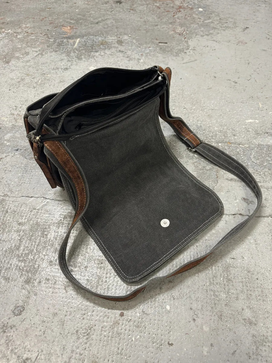 2000s Dolce & Gabbana Converse Trompe L’Oeil Leather Shoulder Bag DLkVBdw 8