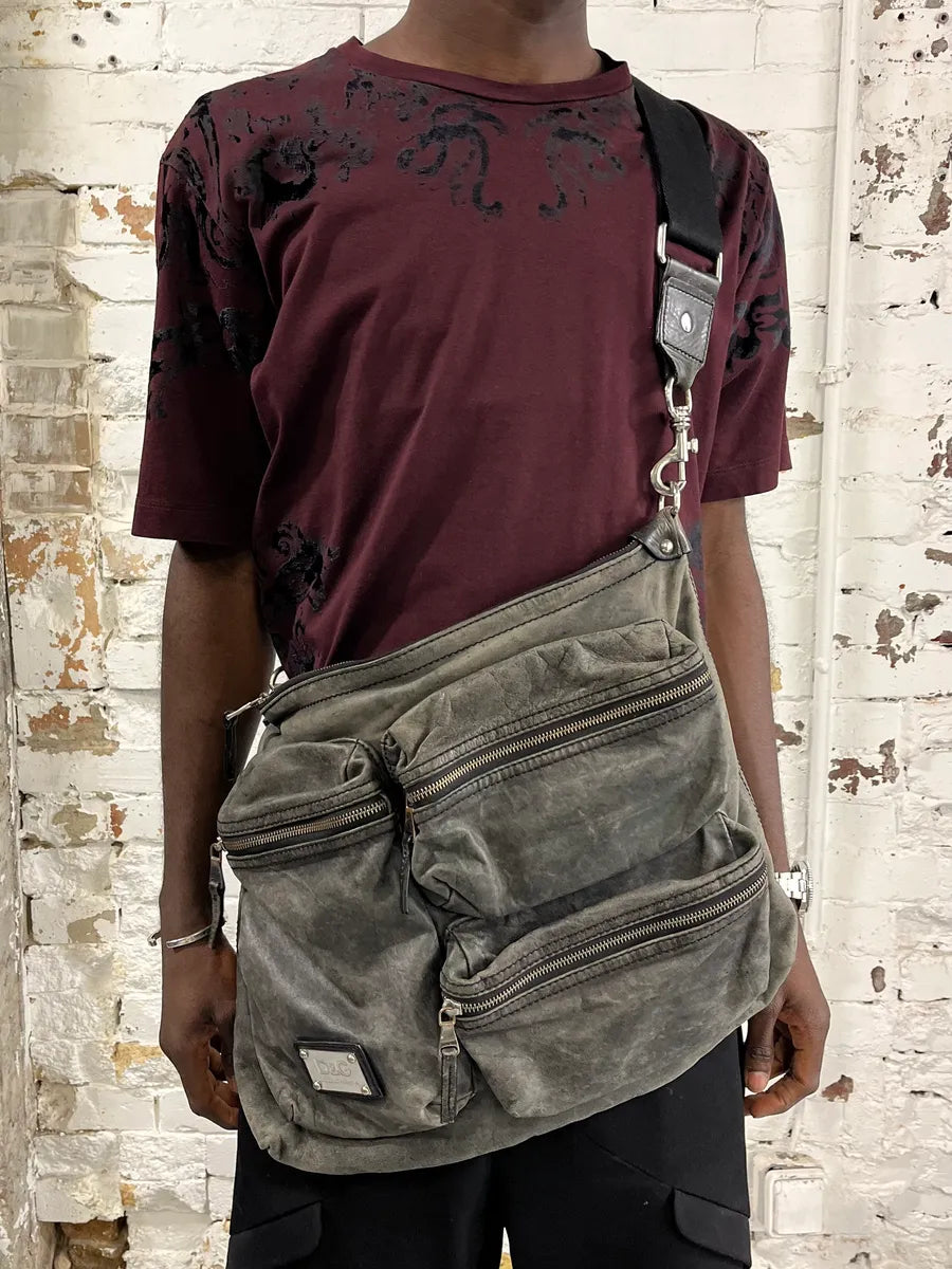 2000s Dolce & Gabbana Faded Grey Leather Cargo Shoulder Bag KNYJCuh 0