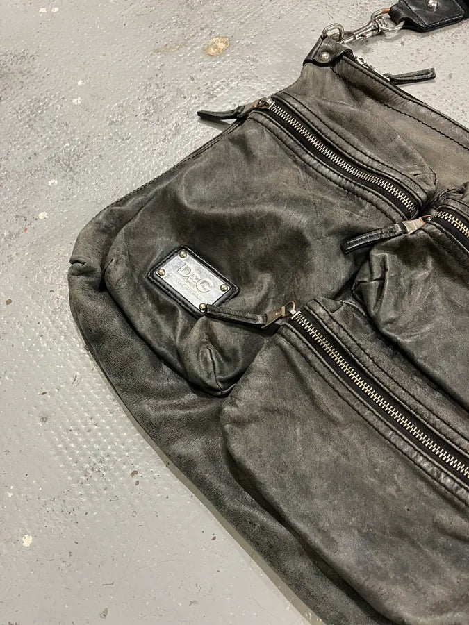 2000s Dolce & Gabbana Faded Grey Leather Cargo Shoulder Bag KNYJCuh 2