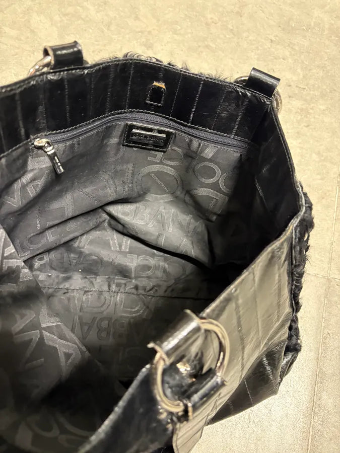 2000s Dolce & Gabbana Fur Studded Black Shiny Leather Handle Bag tBbkiBm 7