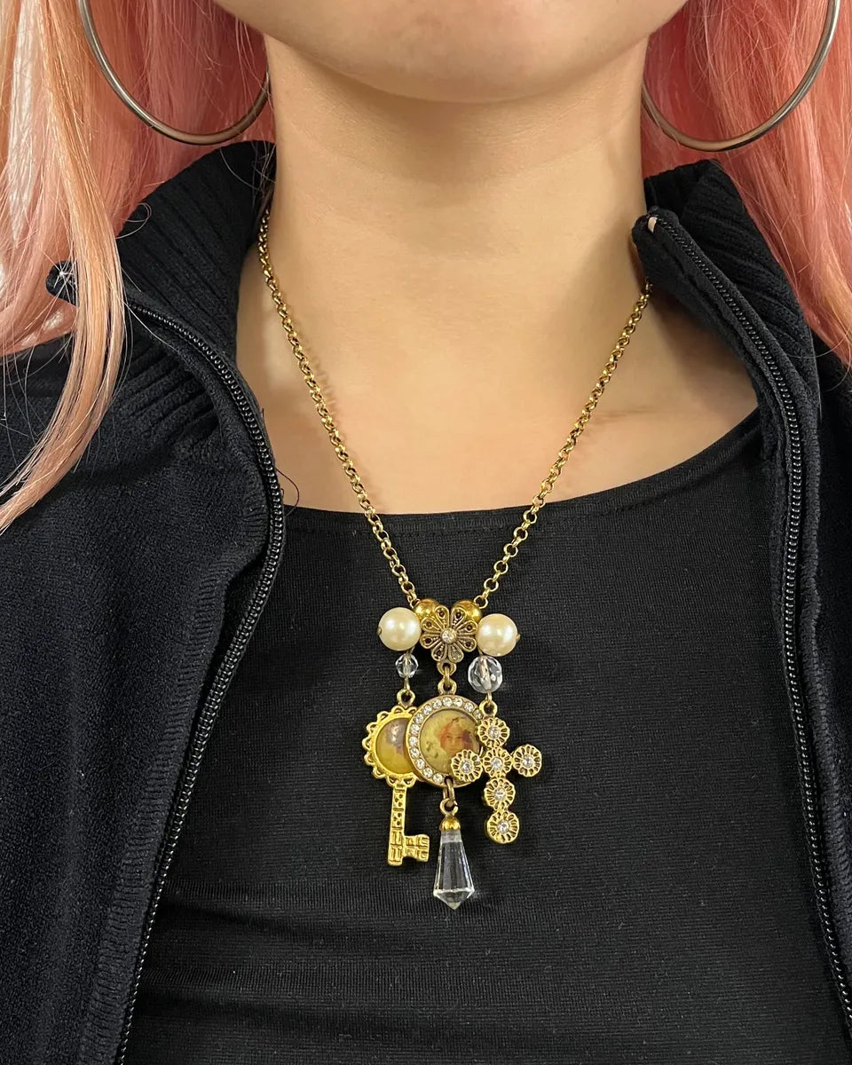 2000s Dolce & Gabbana Gold Metal Pendant Charm Necklace lzotAZz 1