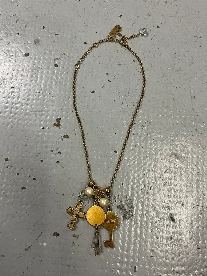 2000s Dolce & Gabbana Gold Metal Pendant Charm Necklace lzotAZz 4