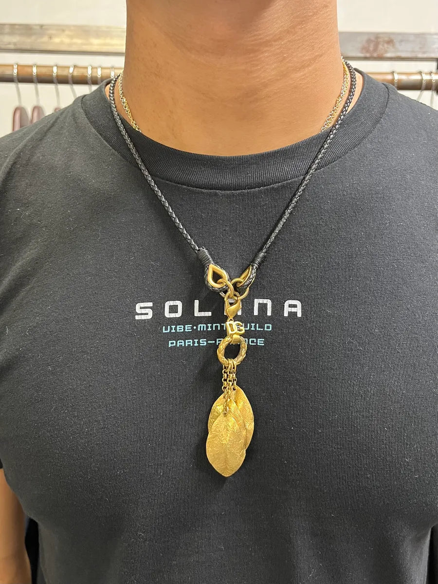 2000s Dolce & Gabbana Golden 3 Leaves Pendant Necklace gpsCwOc 1