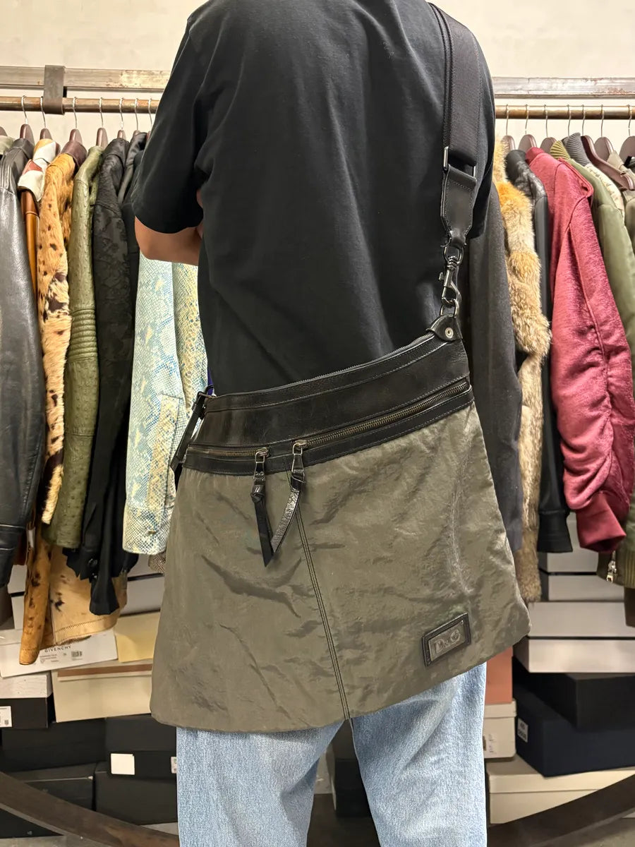 2000s Dolce & Gabbana Grey & Black Leather Daily Shoulder Bag phCbFgW 1