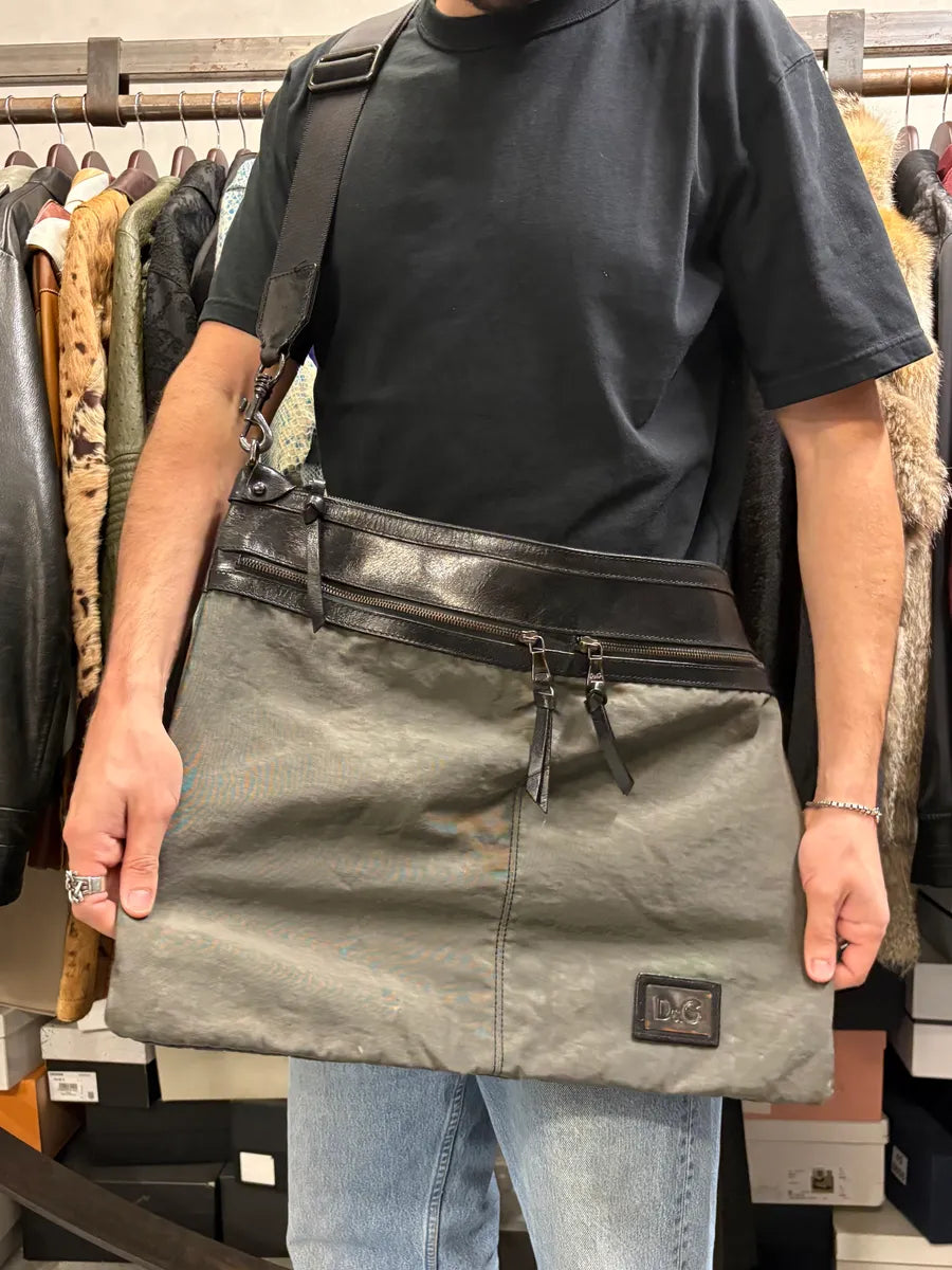 2000s Dolce & Gabbana Grey & Black Leather Daily Shoulder Bag phCbFgW 2