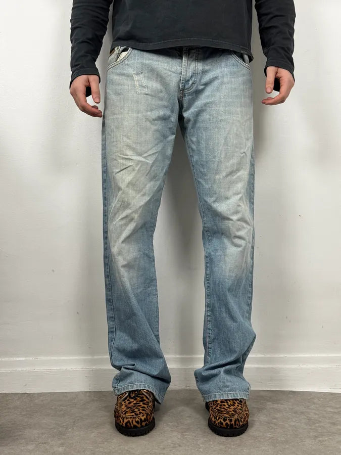 2000s Dolce & Gabbana Light Blue Faded Distressed Denim Jeans EDmDxKS 1