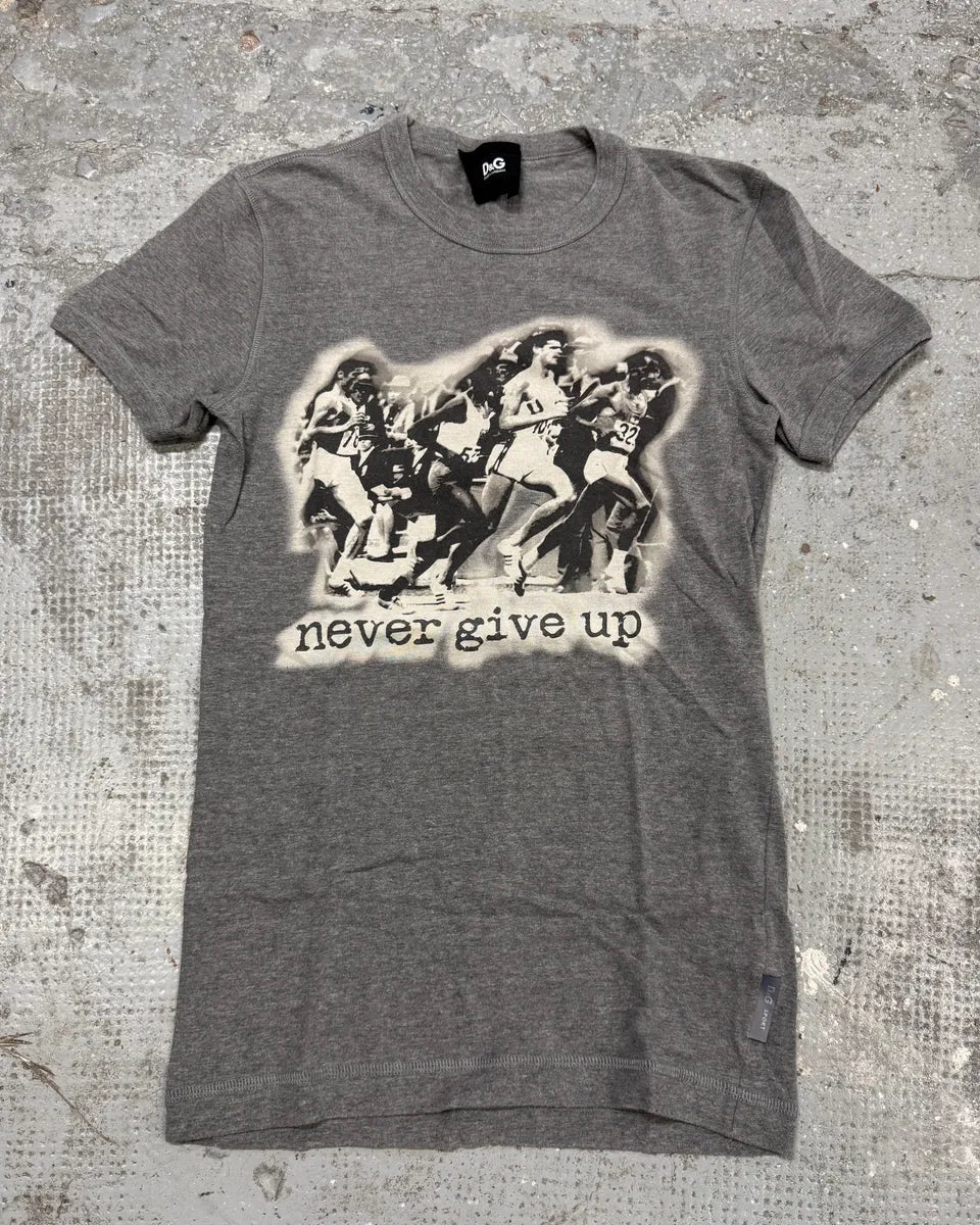 2000s Dolce & Gabbana Never Give Up Runners Grey T-Shirt PPtgSCv 0
