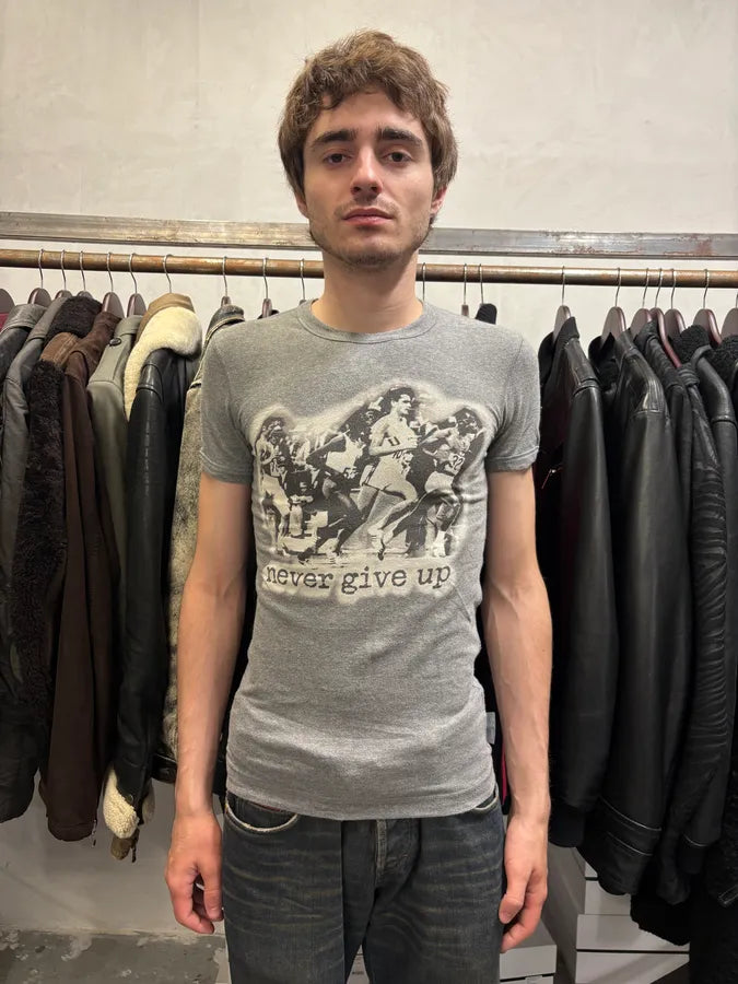 2000s Dolce & Gabbana Never Give Up Runners Grey T-Shirt PPtgSCv 1