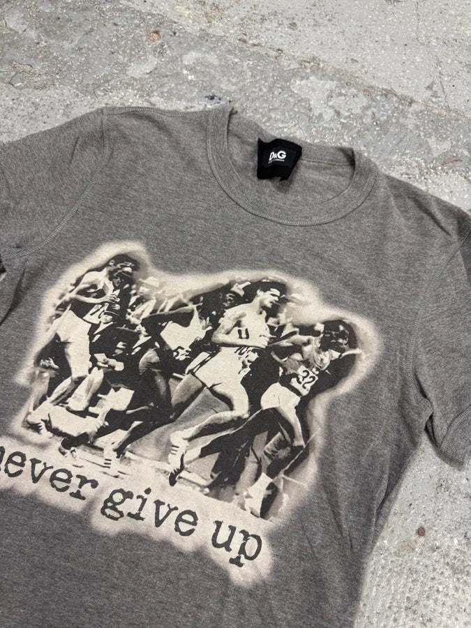 2000s Dolce & Gabbana Never Give Up Runners Grey T-Shirt PPtgSCv 3