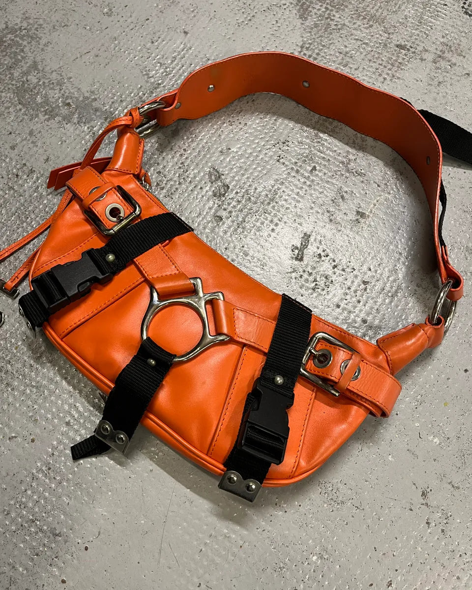 AW2003 Dolce & Gabbana Orange Leather Bondage Shoulder Bag VwDNzrx 4