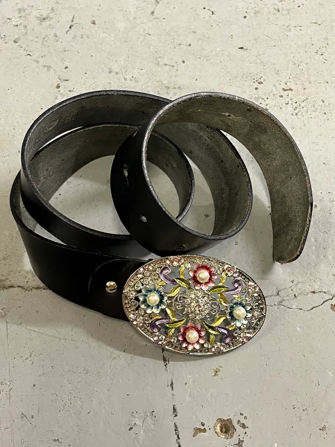 2000s Dolce & Gabbana Ornament Flowers Buckle Black Leather Belt uNOwnMp 1