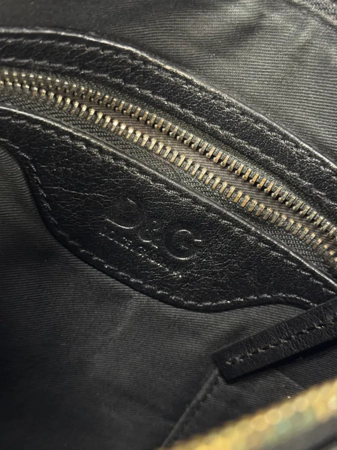 2000s Dolce & Gabbana Padlock Black Leather Shoulder Bag KKIyLNW 8