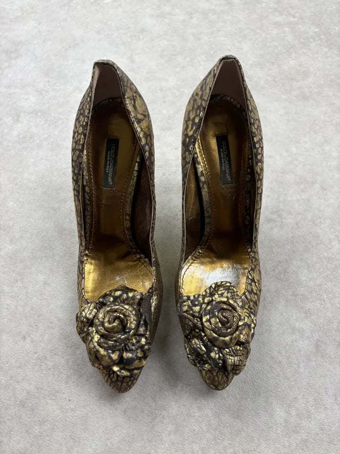 2000s Dolce & Gabbana Guilded Rose Embellished Leather Heels FGbIRPE 1