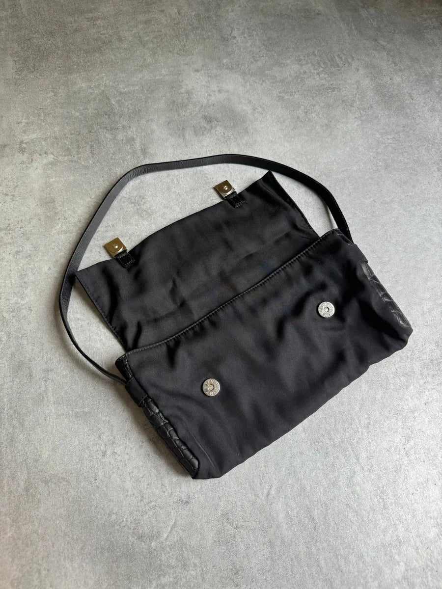 2000s Fendi Black Modern Shoulder Bag snstwEq 4