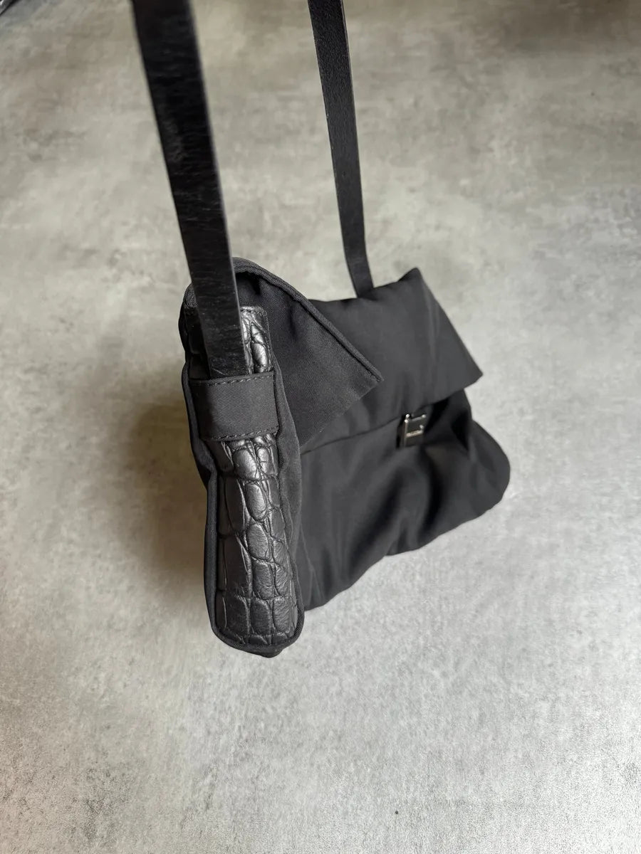 2000s Fendi Black Modern Shoulder Bag snstwEq 6