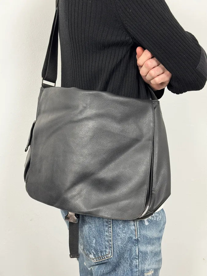 2000s Giorgio Armani Black Minimalist Leather Shoulder Bag mxBcvjx 0