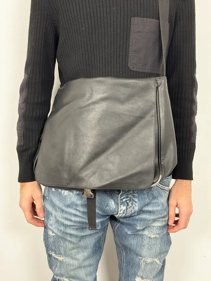 2000s Giorgio Armani Black Minimalist Leather Shoulder Bag mxBcvjx 1