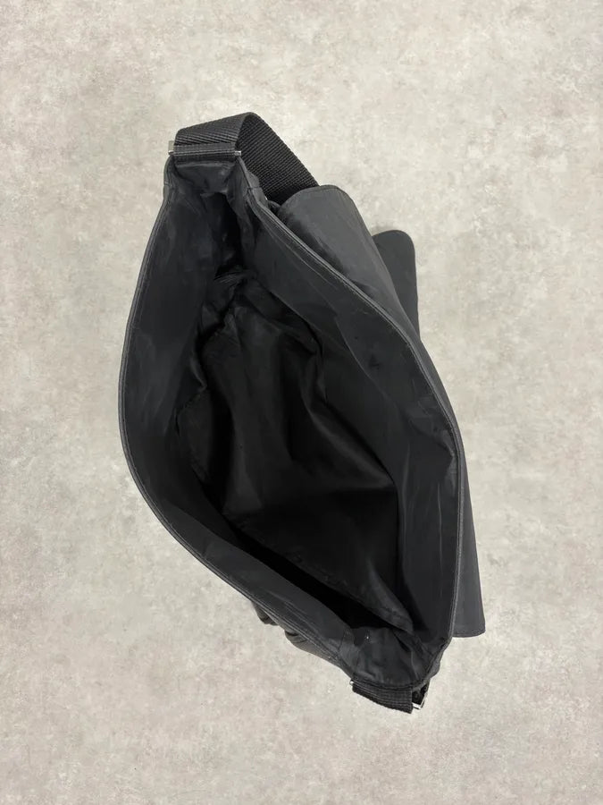 2000s Giorgio Armani Black Minimalist Leather Shoulder Bag mxBcvjx 7