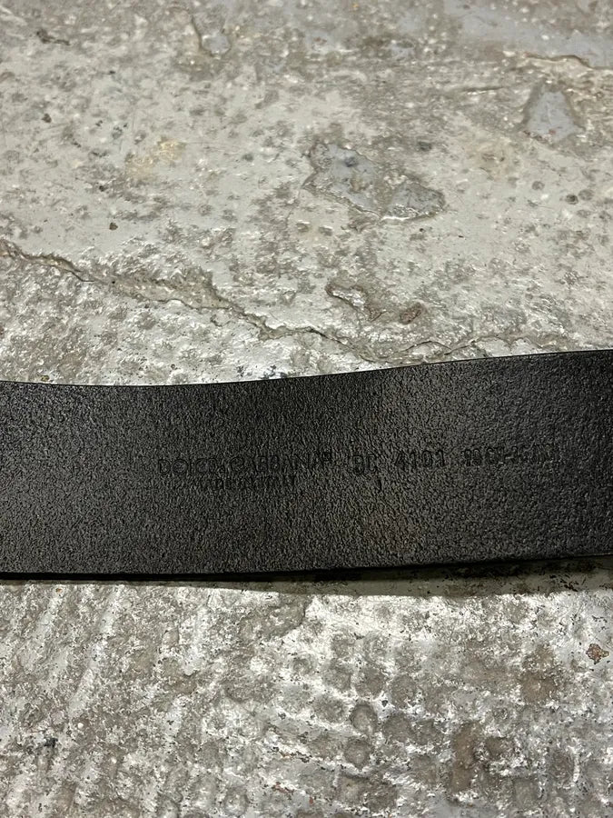 2000s Dolce & Gabbana Bee Ornament Buckle Black Leather Belt OQpLKyT 6