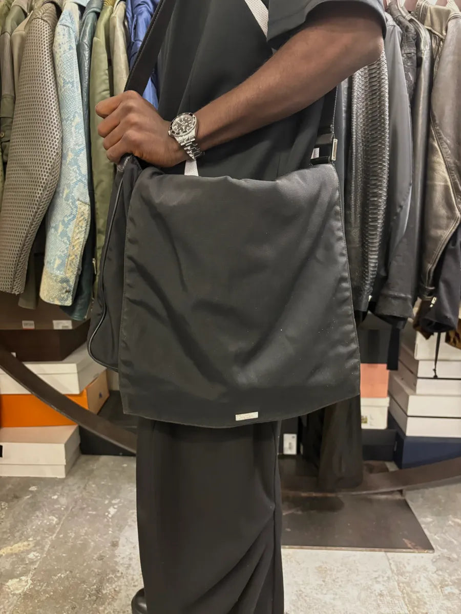 2000s Gucci Black Minimalist Messenger Shoulder Bag oVLavMi 1