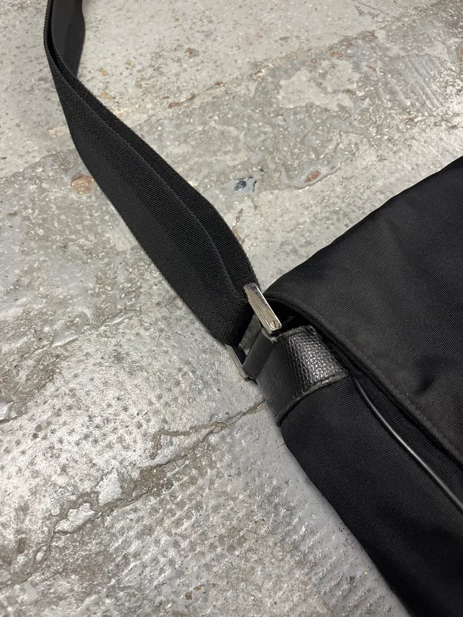 2000s Gucci Black Minimalist Messenger Shoulder Bag oVLavMi 2